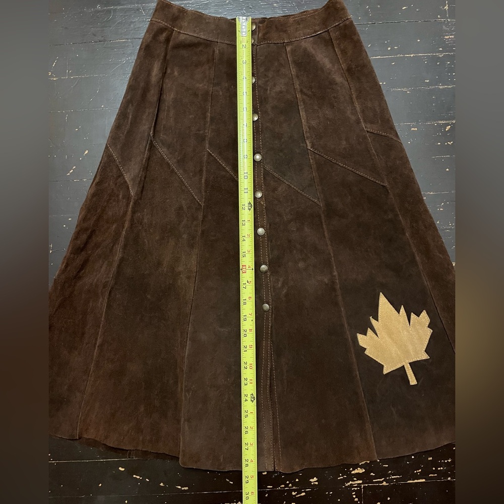 Vintage Suede Leather Skirt Brown Maple Leaf Snap Front Canada Appliqué Midi Vtg - Picture 12 of 14